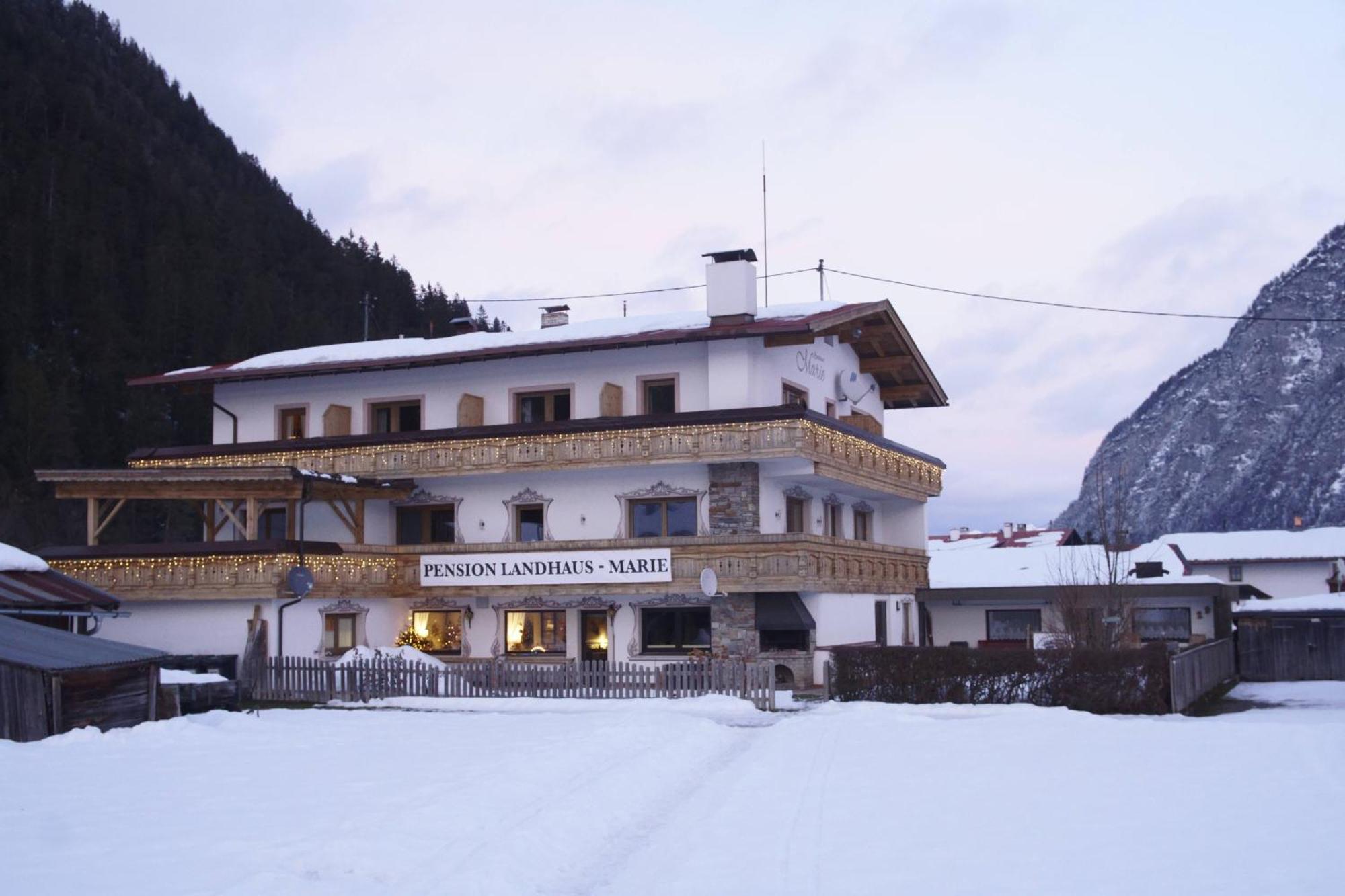 Pension Und Apartments Landhaus Marie Leutasch Dış mekan fotoğraf