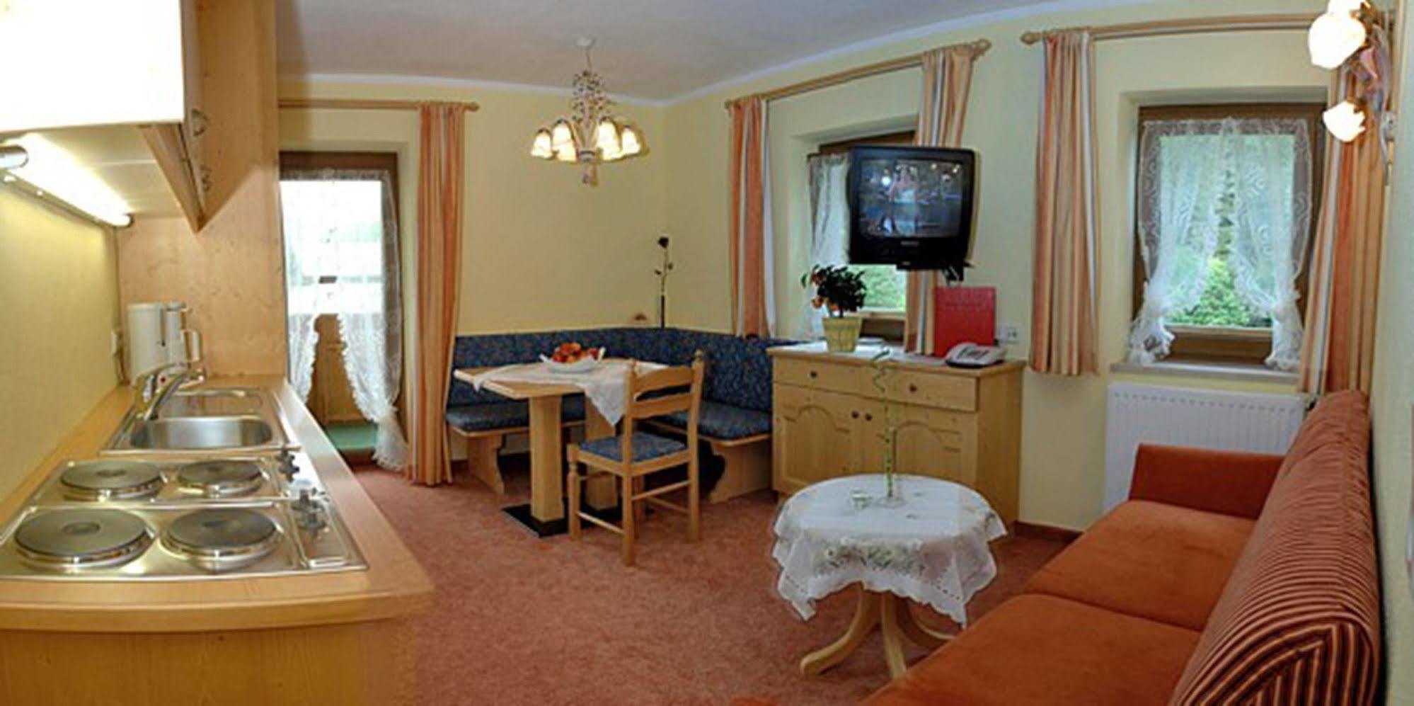 Pension Und Apartments Landhaus Marie Leutasch Dış mekan fotoğraf
