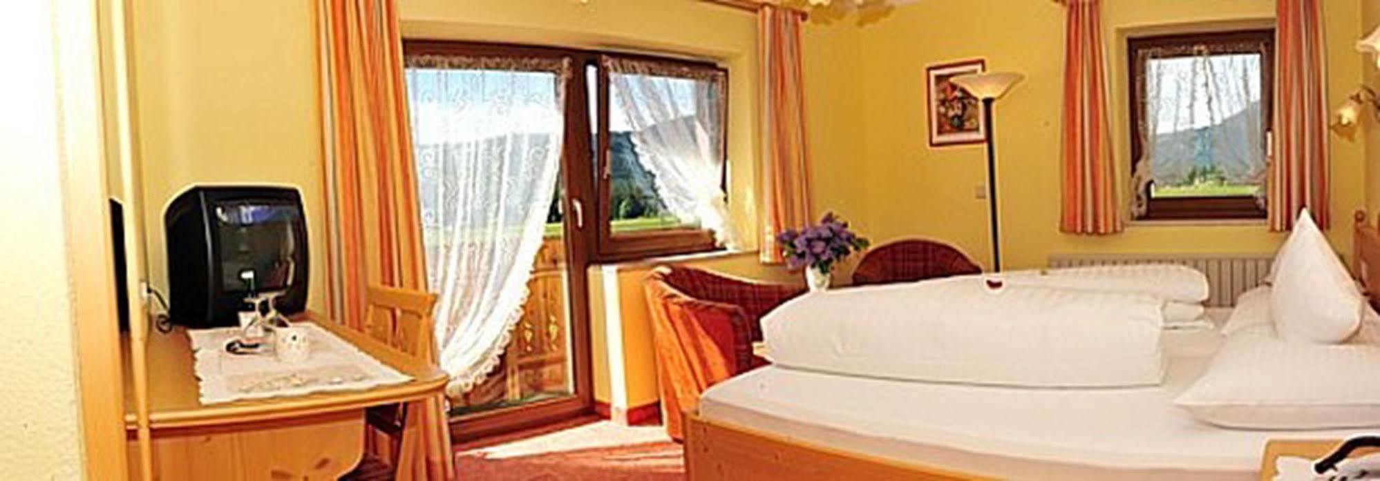 Pension Und Apartments Landhaus Marie Leutasch Dış mekan fotoğraf