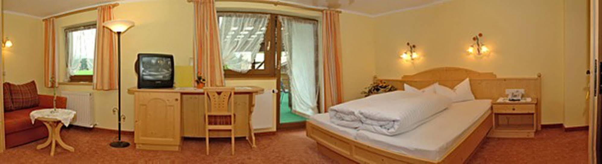 Pension Und Apartments Landhaus Marie Leutasch Dış mekan fotoğraf